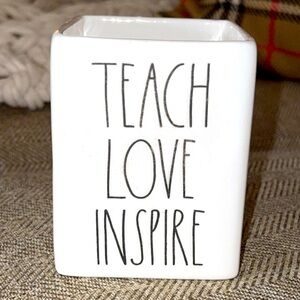 NWT Rae Dunn TEACH LOVE INSPIRE Teacher Pen/Pencil Ceramic Cube Holder 4.5"x3.5"